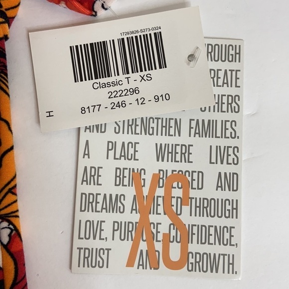 LulaRoe Sexy Santa Clause Print Short Sleeve Shirt Size XS NEW - Picture 9 of 11